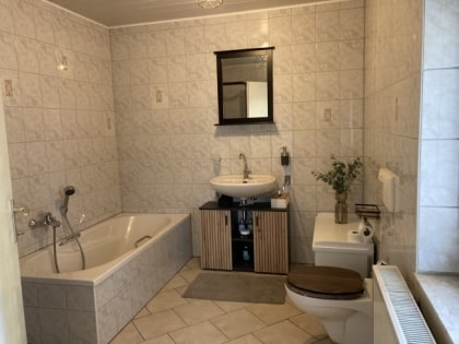 Pferdeliebhaber aufgepasst! Charmantes Landhaus in Naturgebiet mit Wiese, Pferdeboxen und Wald