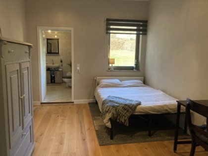 Pferdeliebhaber aufgepasst! Charmantes Landhaus in Naturgebiet mit Wiese, Pferdeboxen und Wald