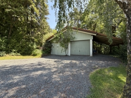 Pferdeliebhaber aufgepasst! Idyllisches Anwesen mit Holzblockhaus, Stallungen, Paddock & Weideland
