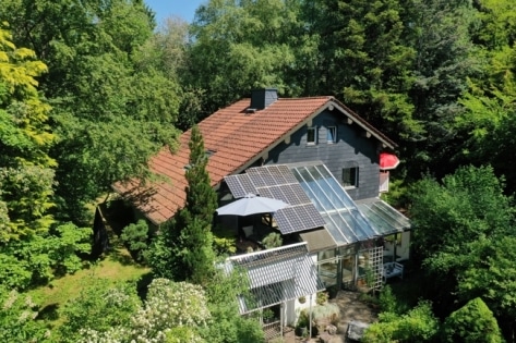 Pferdeliebhaber aufgepasst! Idyllisches Anwesen mit Holzblockhaus, Stallungen, Paddock & Weideland