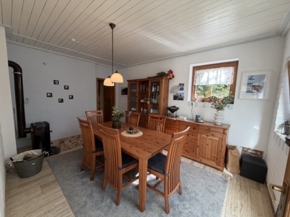 Pferdeliebhaber aufgepasst! Idyllisches Anwesen mit Holzblockhaus, Stallungen, Paddock & Weideland