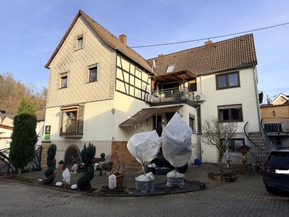 Platz ohne Kompromisse: Gro�z�giges Wohnhaus mit Scheune und Halle - Ihr Freiraum f�r Leben und Business