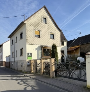 Platz ohne Kompromisse: Gro�z�giges Wohnhaus mit Scheune und Halle - Ihr Freiraum f�r Leben und Business
