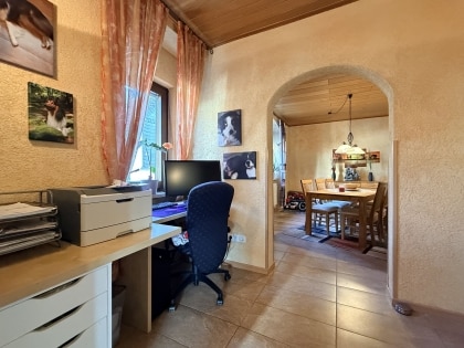 Platz ohne Kompromisse: Gro�z�giges Wohnhaus mit Scheune und Halle - Ihr Freiraum f�r Leben und Business