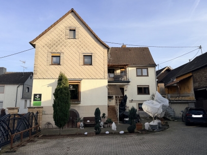 Platz ohne Kompromisse: Gro�z�giges Wohnhaus mit Scheune und Halle - Ihr Freiraum f�r Leben und Business