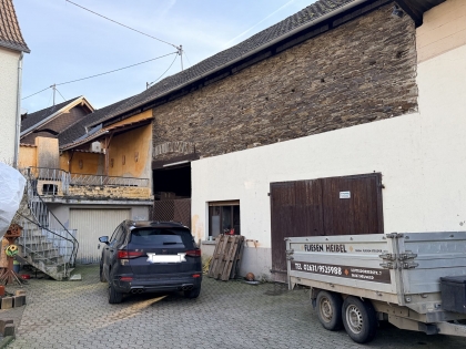 Platz ohne Kompromisse: Gro�z�giges Wohnhaus mit Scheune und Halle - Ihr Freiraum f�r Leben und Business