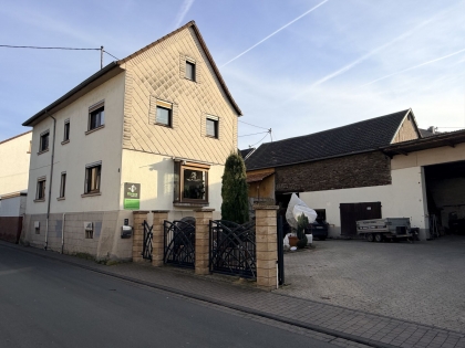 Platz ohne Kompromisse: Gro�z�giges Wohnhaus mit Scheune und Halle - Ihr Freiraum f�r Leben und Business