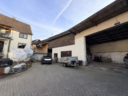 Platz ohne Kompromisse: Gro�z�giges Wohnhaus mit Scheune und Halle - Ihr Freiraum f�r Leben und Business