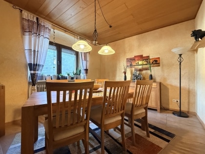 Platz ohne Kompromisse: Gro�z�giges Wohnhaus mit Scheune und Halle - Ihr Freiraum f�r Leben und Business