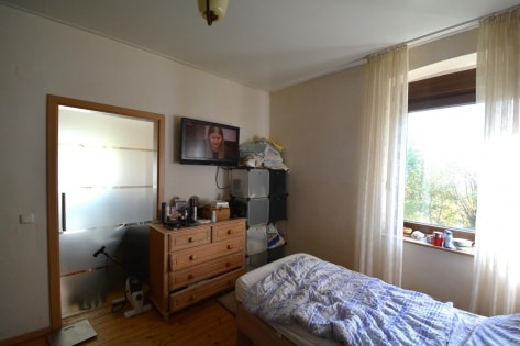 RESERVIERT Alleinlage: ruhig gelegenes, freistehendes Haus mit Garage auf gro�em Grundst�ck