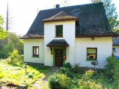 RESERVIERT Alleinlage: ruhig gelegenes, freistehendes Haus mit Garage auf gro�em Grundst�ck