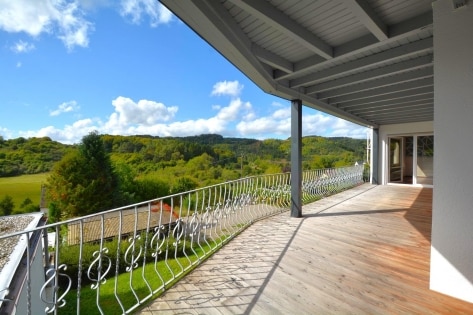RESERVIERT Eigentumswohnung mit groem berdachten Balkon, herrlicher Aussicht und Garage