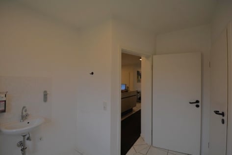 RESERVIERT Freistehendes Haus (ehemalige Arztpraxis mit Wohneinheit) auf schnem Grundstck mit Parkpltzen und Garage