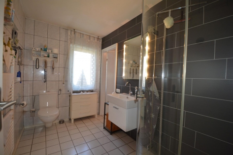 RESERVIERT Freistehendes, gerumiges Wohnhaus mit Garage, Terrasse und schnem Garten