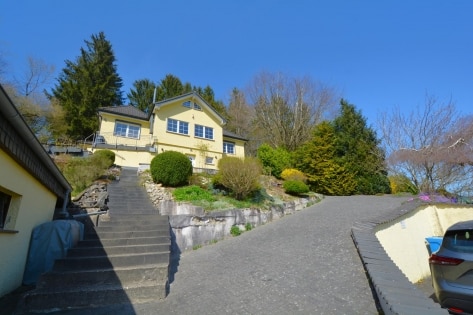 RESERVIERT Perfekt gepflegtes, freistehendes Haus mit Garten, Terrasse, Garage und toller Aussicht