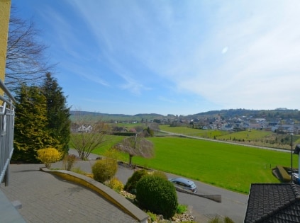RESERVIERT Perfekt gepflegtes, freistehendes Haus mit Garten, Terrasse, Garage und toller Aussicht