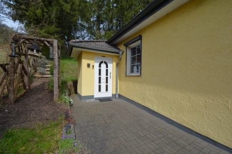 RESERVIERT Perfekt gepflegtes, freistehendes Haus mit Garten, Terrasse, Garage und toller Aussicht