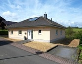 RESERVIERT Ruhig gelegener, freistehender Bungalow mit Garage, berdachter Terrasse und schner Aussicht 