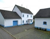 RESERVIERT Ruhig gelegenes ehemaliges Eifelbauernhaus mit Nebengebude, Garagen, Stall und berdachter Terrasse auf einem 3.188 m groen Grundstck