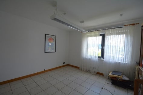 RESERVIERT Ruhig gelegenes, freistehendes Haus mit Garten, Terrasse, PV-Anlage, Garage und Aussicht