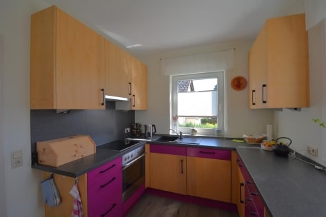 RESERVIERT Ruhig gelegenes, freistehendes Haus mit 3 Wohnungen, Terrasse, 2 Balkonen, Garten, Garage und Ausblick