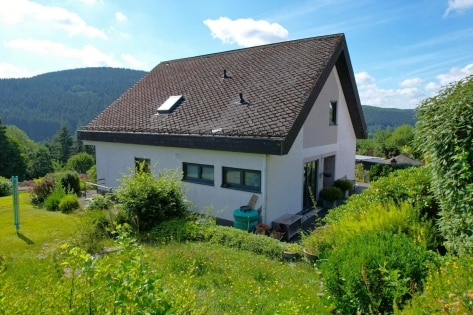 RESERVIERT Ruhig gelegenes, freistehendes Haus mit Garten, Terrasse, PV-Anlage, Garage und Aussicht