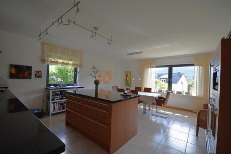 RESERVIERT Ruhig gelegenes, freistehendes Haus mit Garten, Terrasse, PV-Anlage, Garage und Aussicht
