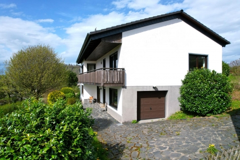 RESERVIERT Ruhig gelegenes, freistehendes Haus mit Garten, Terrasse, Balkon, Garage und einmaligem Ausblick