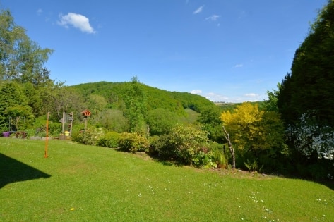 RESERVIERT Ruhig gelegenes, freistehendes Haus mit Einliegerwohnung, berdachter Terrasse, Garage, PV-Anlage und schner Aussicht