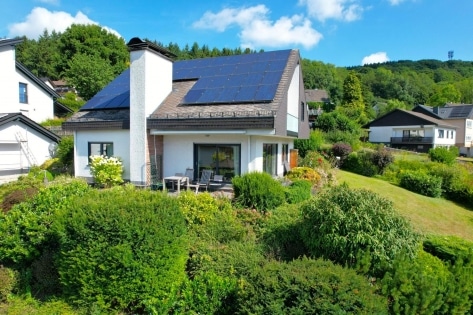 RESERVIERT Ruhig gelegenes, freistehendes Haus mit Garten, Terrasse, PV-Anlage, Garage und Aussicht