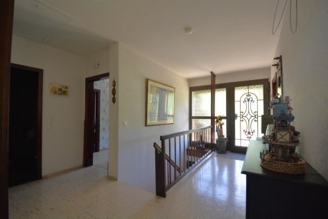 RESERVIERT Ruhig gelegenes, freistehendes Haus mit Einliegerwohnung, berdachter Terrasse, Garage, PV-Anlage und schner Aussicht