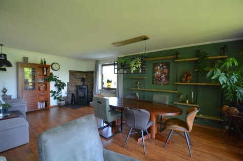 RESERVIERT Ruhig gelegenes, freistehendes Haus mit Einliegerwohnung, berdachter Terrasse, Garage, PV-Anlage und schner Aussicht