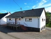 RESERVIERT Ruhig gelegenes, freistehendes Wohnhaus mit 3 Wohneinheiten