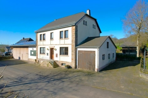 RESERVIERT Ruhig gelegenes, ger�umiges Wohnhaus mit Halle, Garage, Wiese und Pferdestall auf einem 6.197 m� gro�en Grundst�ck