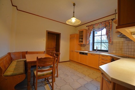 RESERVIERT Ruhig gelegenes, ger�umiges Wohnhaus mit Halle, Garage, Wiese und Pferdestall auf einem 6.197 m� gro�en Grundst�ck