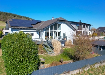 RESERVIERT Ruhig gelegenes, schnes Wohnhaus mit Wintergarten, berdachter Terrasse, Balkon, Garten, Gartenhaus, Doppelgarage, PV-Anlage und schner Aussicht