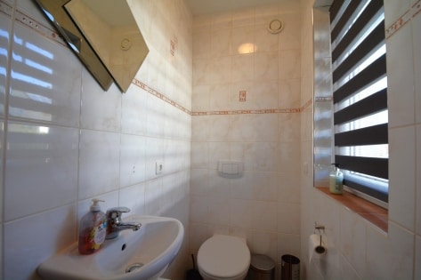 RESERVIERT Ruhig gelegenes, schnes Wohnhaus mit Wintergarten, berdachter Terrasse, Balkon, Garten, Gartenhaus, Doppelgarage, PV-Anlage und schner Aussicht