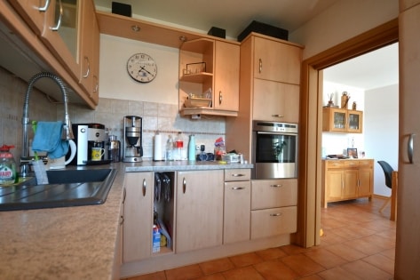 RESERVIERT Ruhig gelegenes, schnes Wohnhaus mit Wintergarten, berdachter Terrasse, Balkon, Garten, Gartenhaus, Doppelgarage, PV-Anlage und schner Aussicht