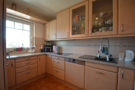 RESERVIERT Ruhig gelegenes, schnes Wohnhaus mit Wintergarten, berdachter Terrasse, Balkon, Garten, Gartenhaus, Doppelgarage, PV-Anlage und schner Aussicht