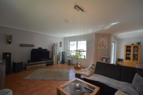 RESERVIERT Ruhig gelegenes, schnes Wohnhaus mit Wintergarten, berdachter Terrasse, Balkon, Garten, Gartenhaus, Doppelgarage, PV-Anlage und schner Aussicht