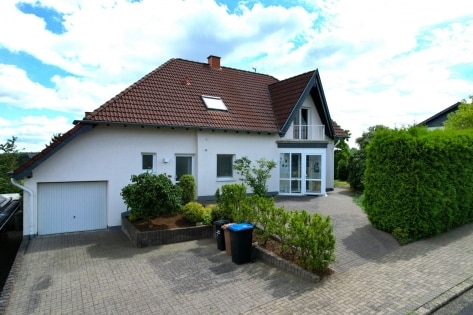 RESERVIERT Wunderbare Villa mit Garage, Garten, Terrasse, Balkon und einzigartiger Aussicht 