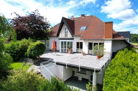 RESERVIERT Wunderbare Villa mit Garage, Garten, Terrasse, Balkon und einzigartiger Aussicht 