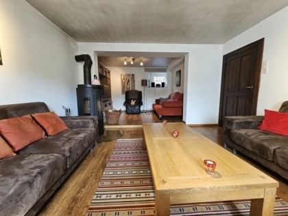 Renoviertes Bauernhaus mit Weideflche in einem malerischen Dorf in der Nhe von Prm