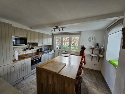 Renoviertes Bauernhaus mit Weideflche in einem malerischen Dorf in der Nhe von Prm