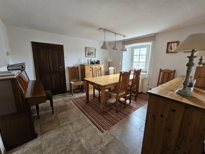 Renoviertes Bauernhaus mit Weideflche in einem malerischen Dorf in der Nhe von Prm