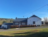 Renoviertes Bauernhaus mit Weideflche in einem malerischen Dorf in der Nhe von Prm