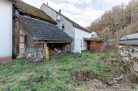 Renovierungsbedrftiges Einfamilienhaus mit Innengarage und Garten in Liers an der Ahr