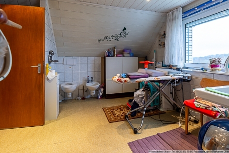 Renovierungsbed�rftiges Einfamilienhaus mit gro�em Garten in Pomster