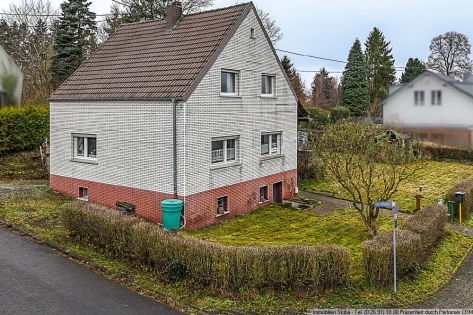 Renovierungsbed�rftiges Einfamilienhaus mit gro�em Garten in Pomster
