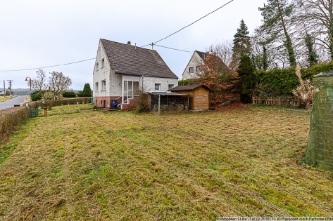 Renovierungsbed�rftiges Einfamilienhaus mit gro�em Garten in Pomster